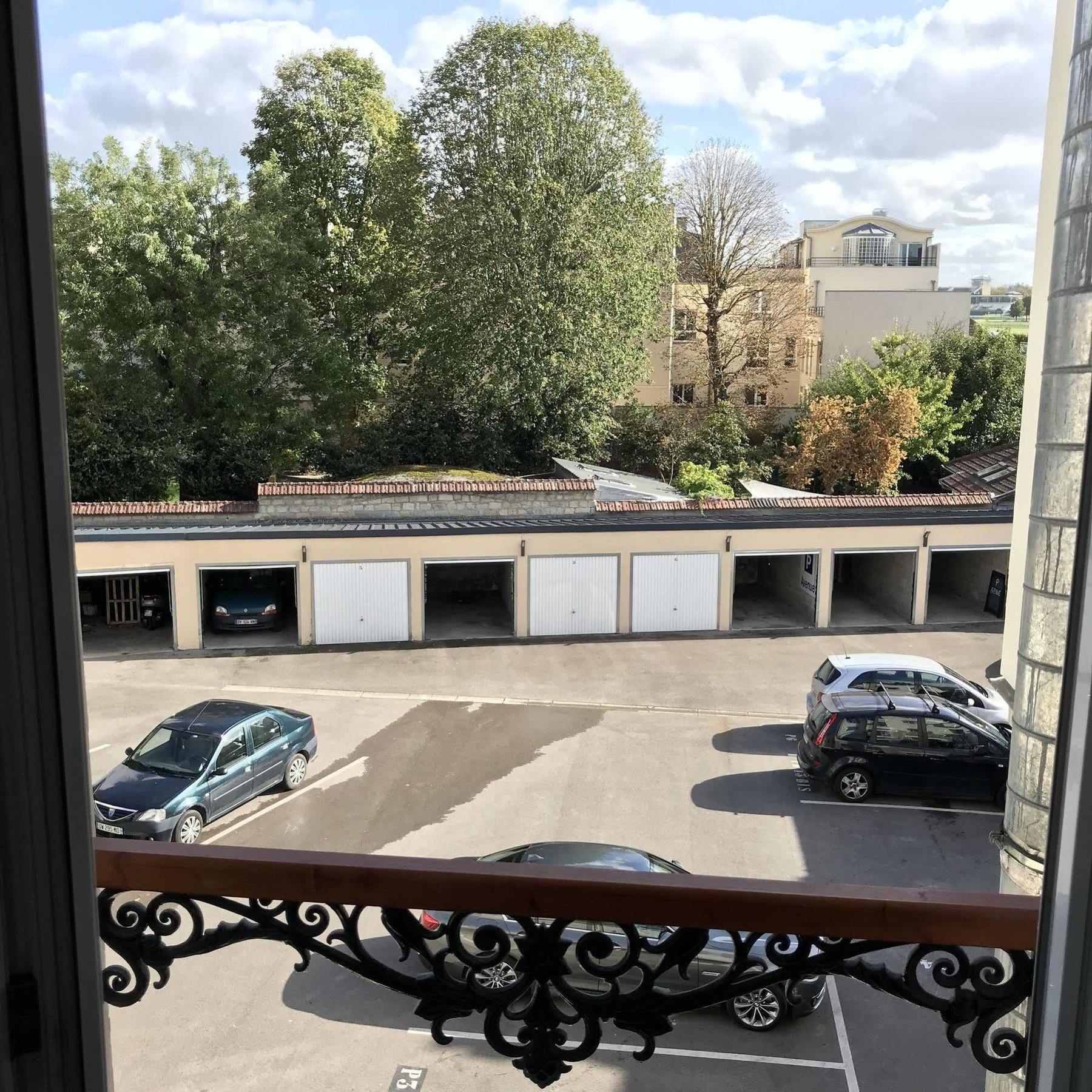 Hotel L'Avenue Σαντιγί Εξωτερικό φωτογραφία